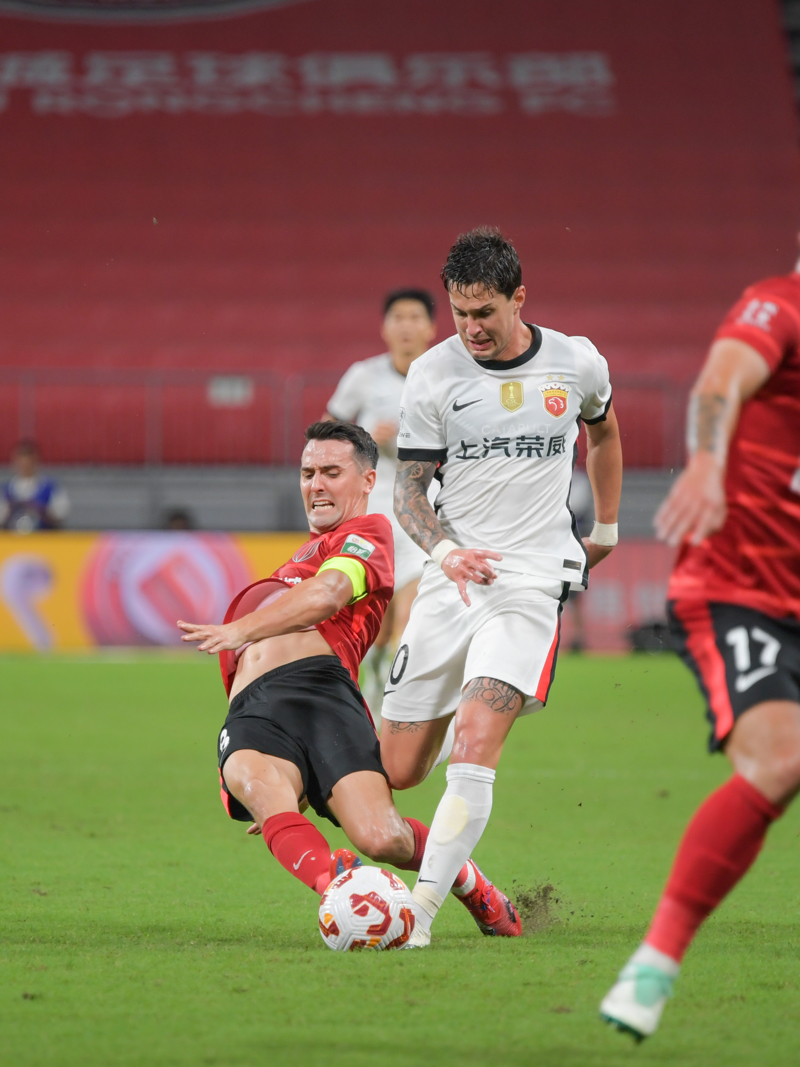 开云体育直播-意外失误!球队助理教练犯错,导致比赛失利